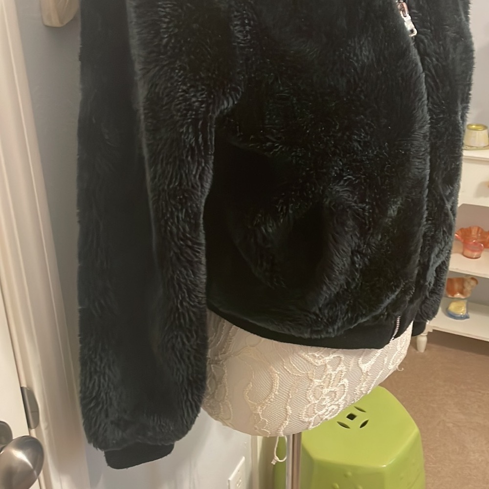 Faux Fur Short Jacket - Picture 3 of 6